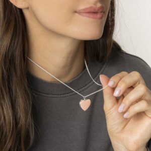 Collana con cuore rosa. Placcata in argento