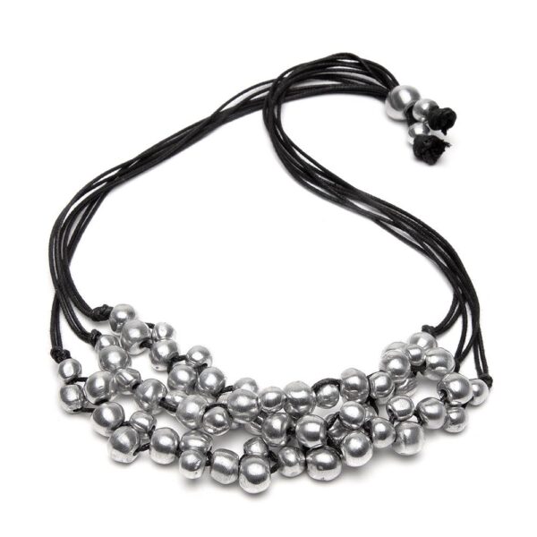 Collana alluminio 3 giri con sfere. Filo regolabile