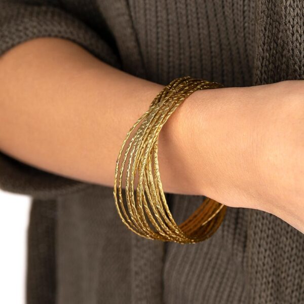 Bracciali in ottone modello bangle sottili a incastro. Nickel tested. Lavorazione artigianale.