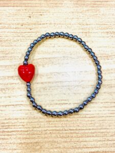 Bracciale ematite con cuore rosso piccolo in ceramica