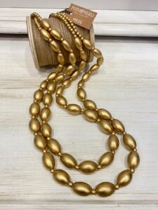 Collana in Legno color oro e inserti in metallo senza nichel